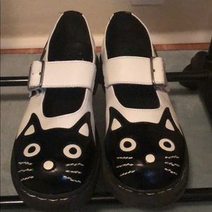 Super cute cat Mary Janes! 😺